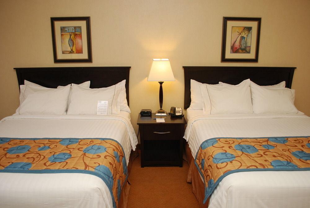 Fairfield Inn & Suites By Marriott Kelowna Buitenkant foto
