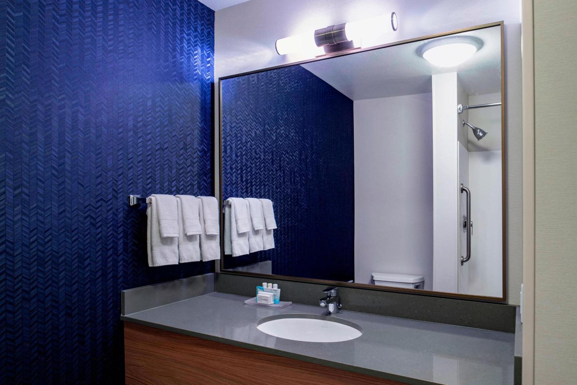 Fairfield Inn & Suites By Marriott Kelowna Buitenkant foto