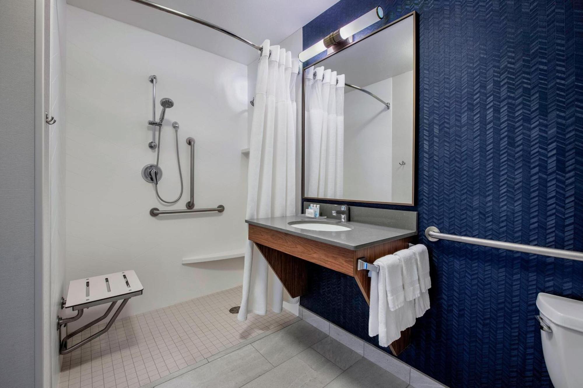 Fairfield Inn & Suites By Marriott Kelowna Buitenkant foto