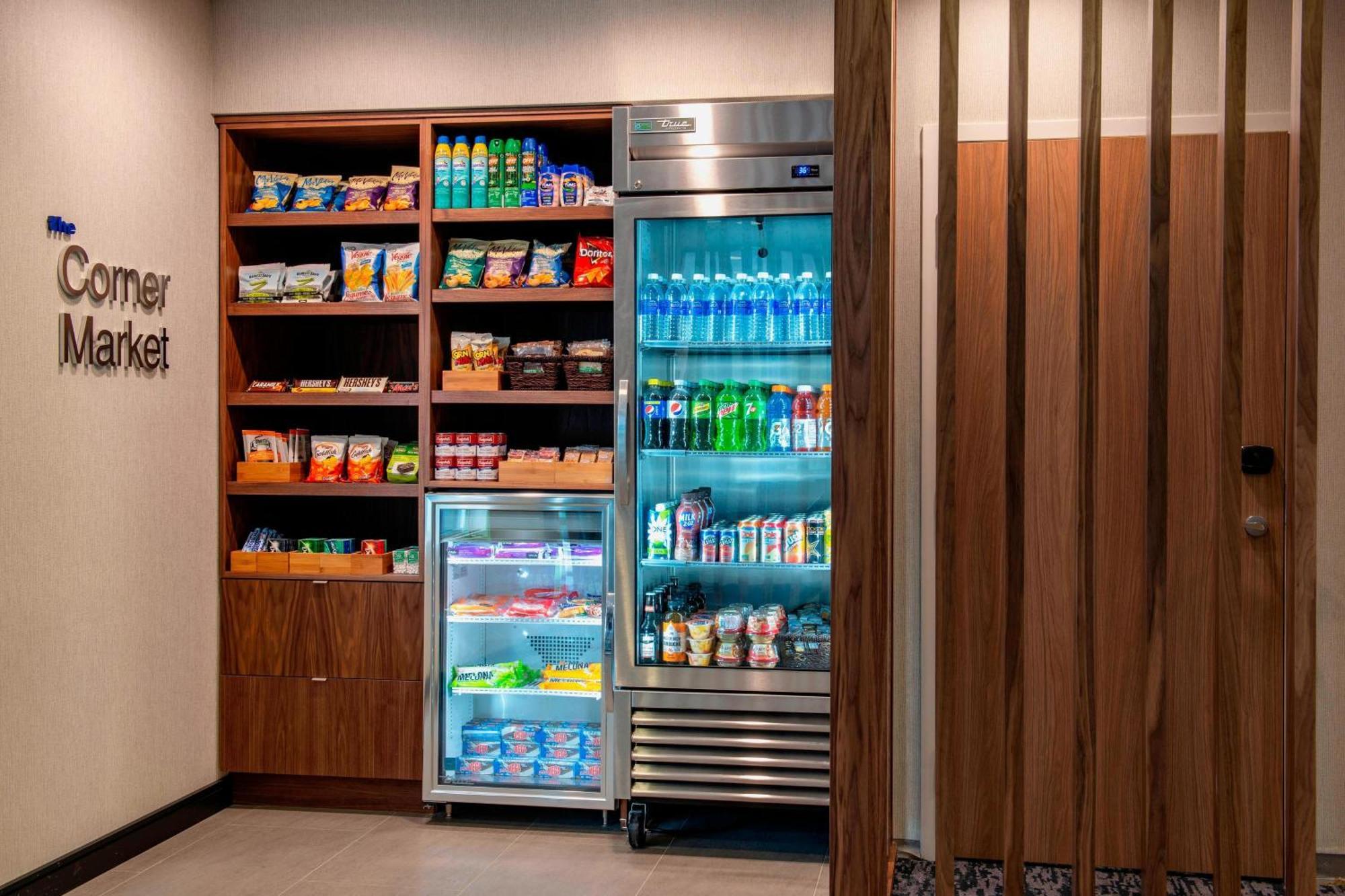 Fairfield Inn & Suites By Marriott Kelowna Buitenkant foto