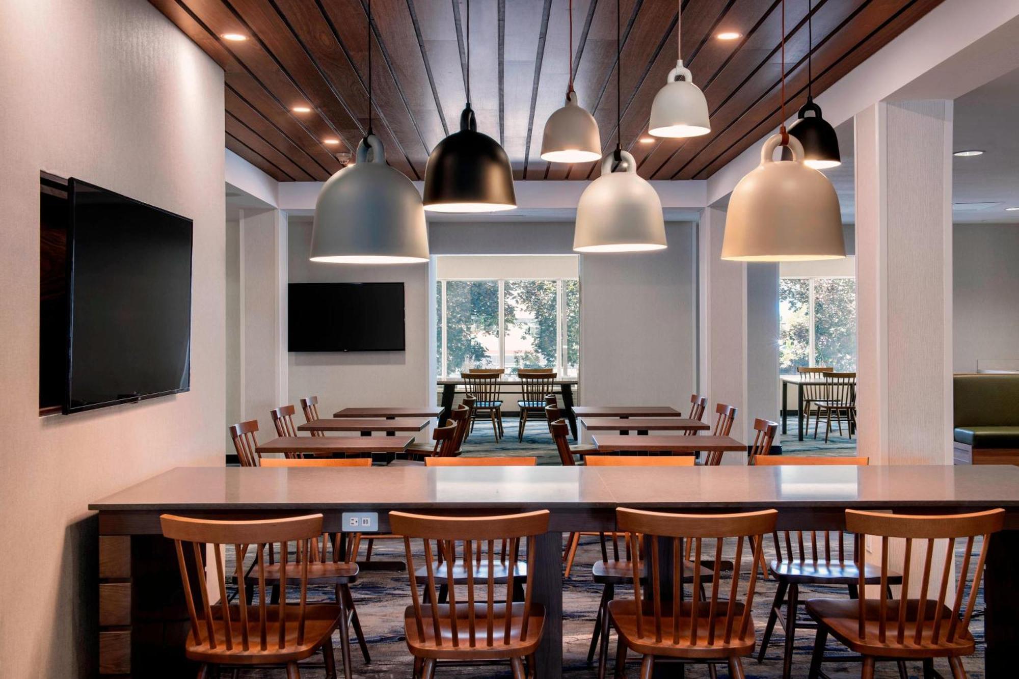 Fairfield Inn & Suites By Marriott Kelowna Buitenkant foto